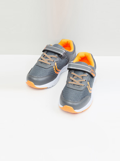 

max Boys Grey Woven Design Sneakers