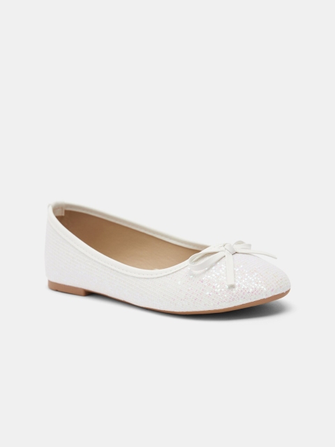 

shoexpress Girls White Textured Ballerinas with Bows Flats