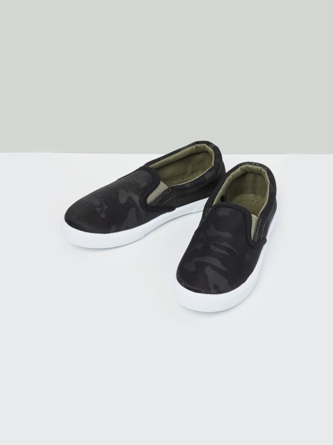 

max Boys Olive Printed Slip-On Sneakers