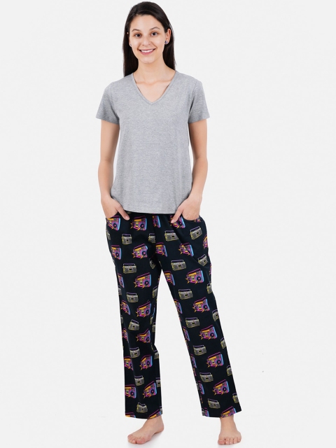 

Smugglerz Women Grey Melange & Black Night suit