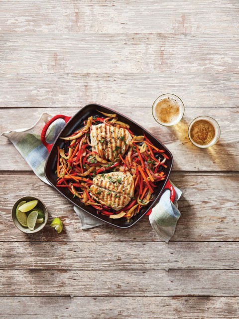 

LE CREUSET Red & Black Textured Evo Shallow Rectangular Grill