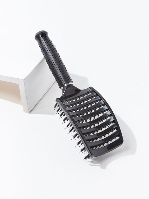 

FOREVER 21 Black Curved Bristle Hair Brush