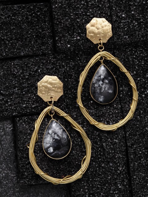 

VOGUE PANASH Black Gold-Plated Contemporary Drop Earrings