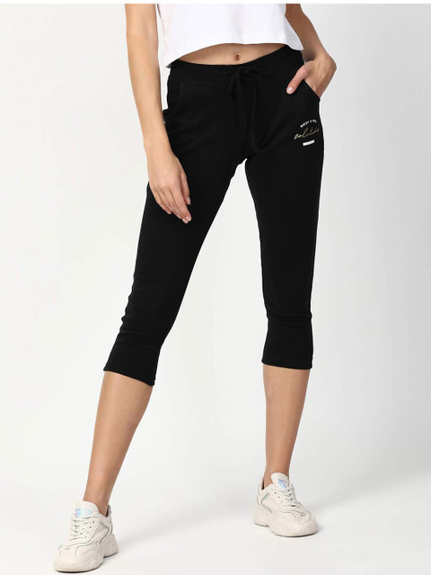 

V2 Value & Variety Women Black Solid Capris