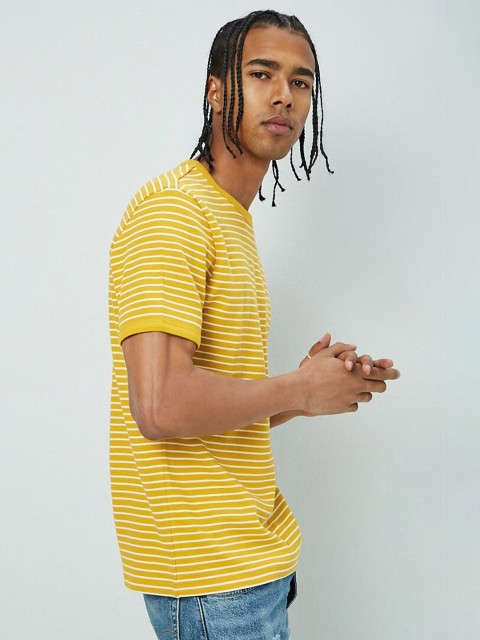 

FOREVER 21 Men Multi Striped Drop-Shoulder Sleeves T-shirt