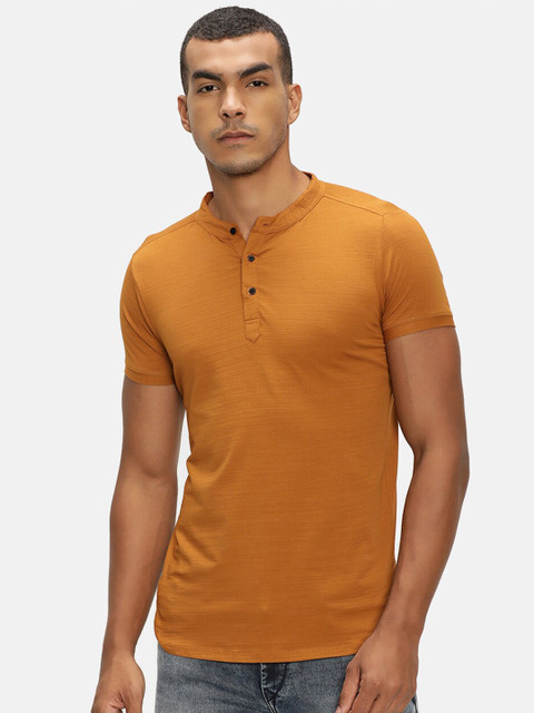 

V2 Value & Variety Men Mustard yellow Solid Henley Neck T-shirt