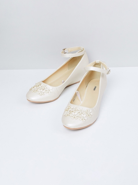 

max Girls Off White Embellished Wedge Pumps