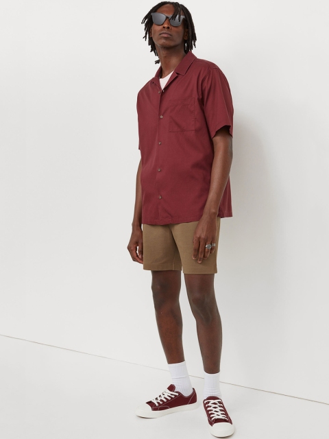 

H&M Men Brown Solid Mid-Rise Regular Shorts