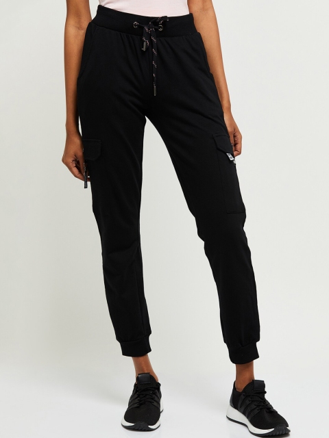 

max Women Black Solid Pure Cotton Cargo joggers