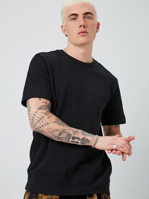

FOREVER 21 Men Black NA Extended Sleeves T-shirt NA