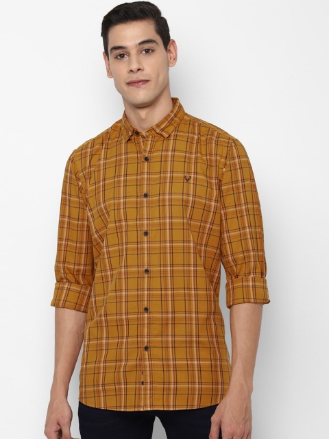 

Solly Jeans Co Men Khaki Checked Casual Shirt