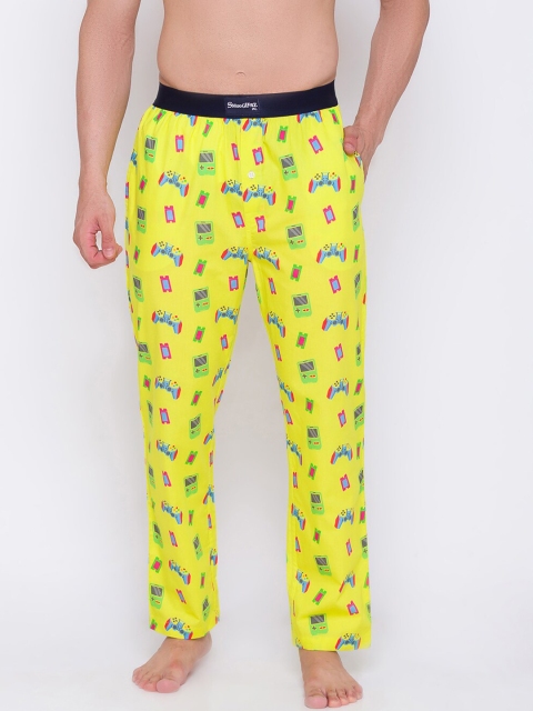 

Smugglerz Men Yellow & Black Gamer Printed Pure Cotton Longue Pants