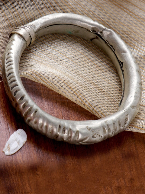 

TEEJH Oxidised Brass-Plated Silver-Toned Dhanvi Banjara Bangle