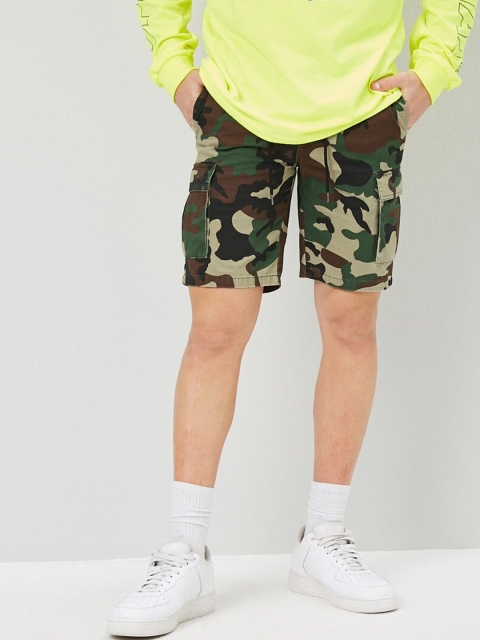 

FOREVER 21 Men Black Camouflage Printed Mid-Rise Cotton Cargo Shorts