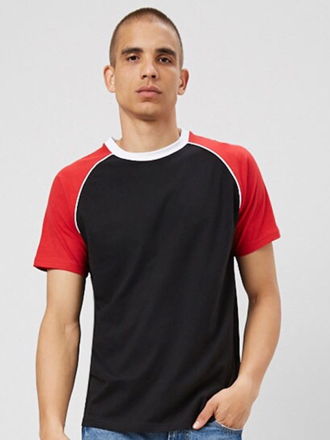 

FOREVER 21 Men Multi NA Colourblocked T-shirt NA