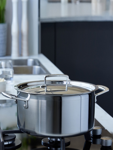 

LE CREUSET Silver-Toned Solid 3Ply Deep Casserole