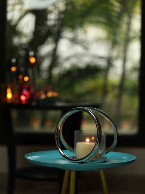 

Amoliconcepts Nickle-Plated Silver-Toned & Transparent Double Ring Pillar Aluminium Candle Holder