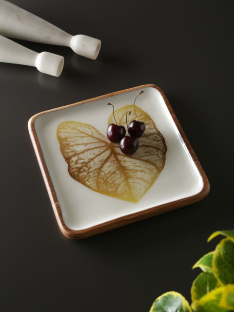 

Amoliconcepts White & Gold-Toned Leaf Design Wooden Square Platter