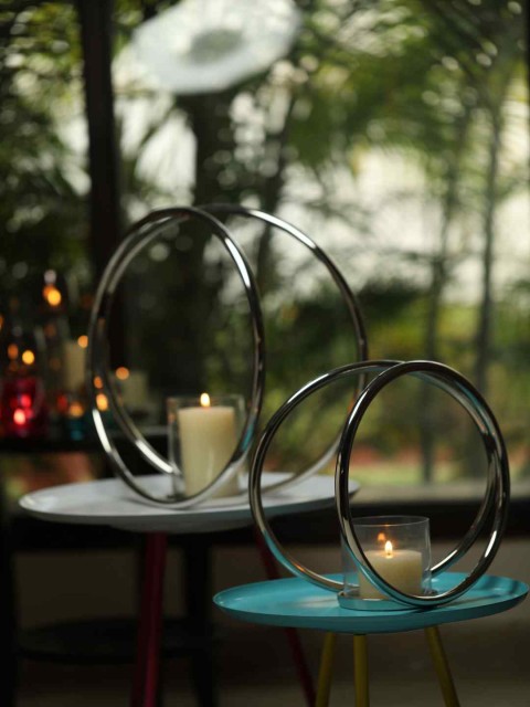 

Amoliconcepts Nickle-Plated Silver-Toned & Transparent Double Ring Aluminium Candle Holder