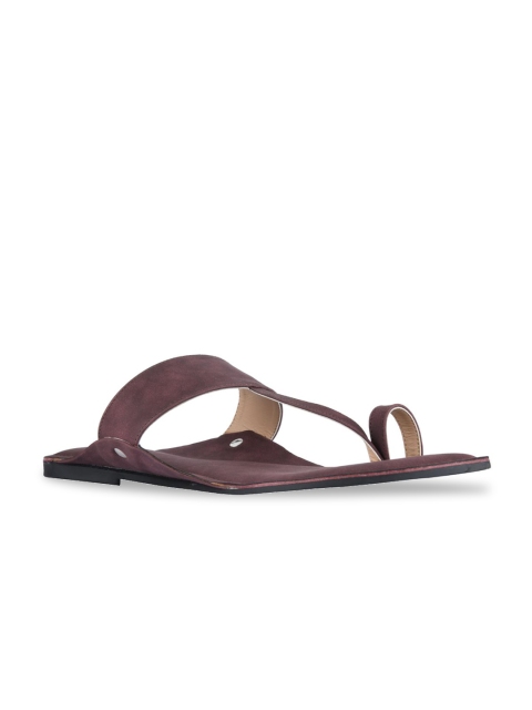 

SKO Men Maroon & Black Ethnic Leather Kolhapuri Sandals