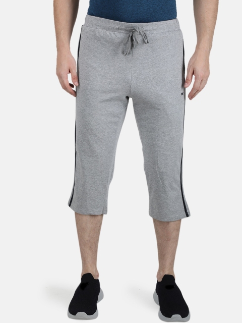 

Monte Carlo Men Grey Solid Cotton Blend Mid Rise Side Black Taped Capri