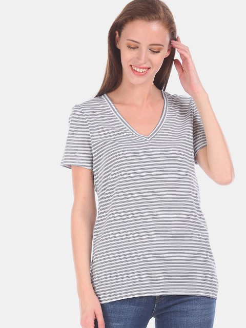 

GAP Women Blue & White Striped V-Neck T-shirt