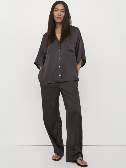 

H&M Women Black Solid Wide Trousers