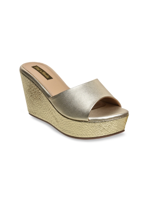 

Flat n Heels Gold Wedge Sandals
