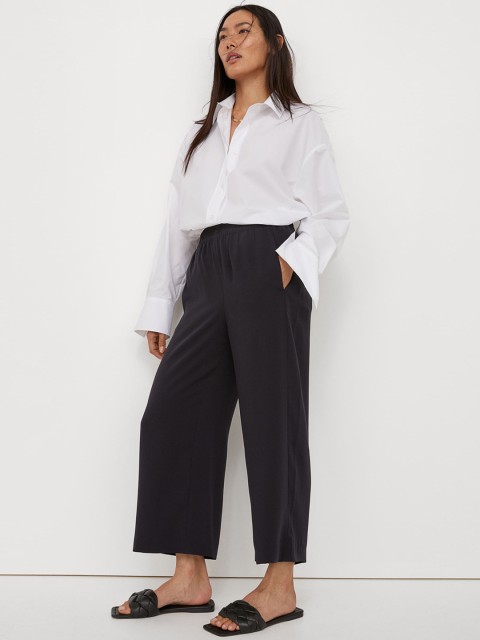 

H&M Women Navy Blue Solid Cropped Trousers