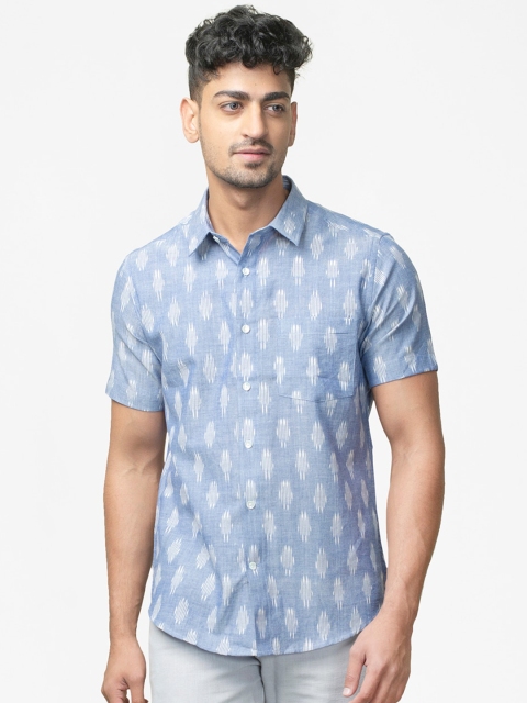 

Fabindia Men Blue & White Slim Fit Ikat Print Casual Shirt