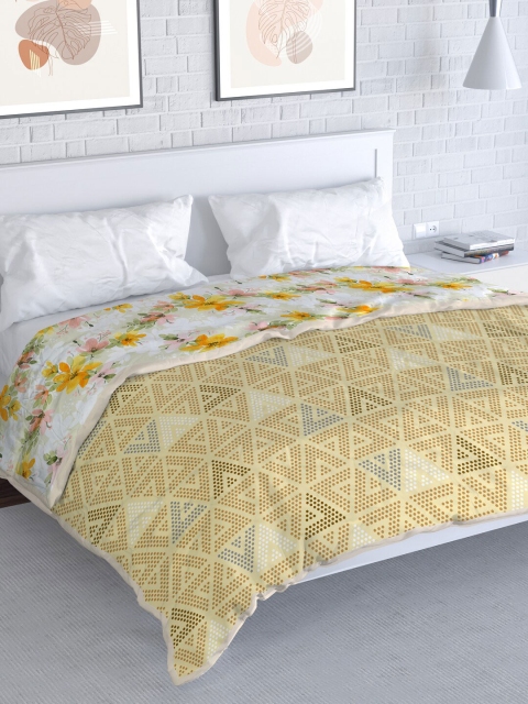 

MAYFAIR HOMES LONDON Yellow & White Geometric Mild Winter 210 GSM Double Bed Dohar