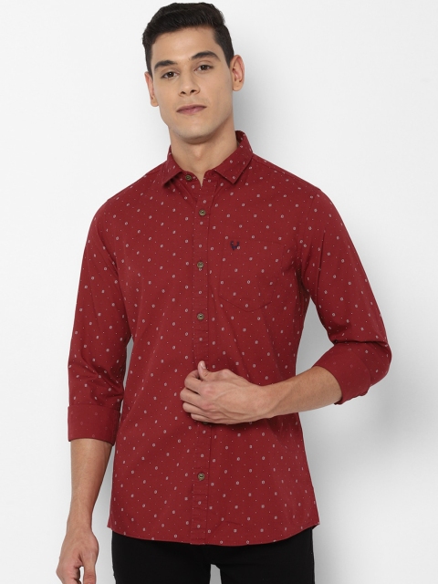 

Solly Jeans Co Men Red Printed Casual Shirt