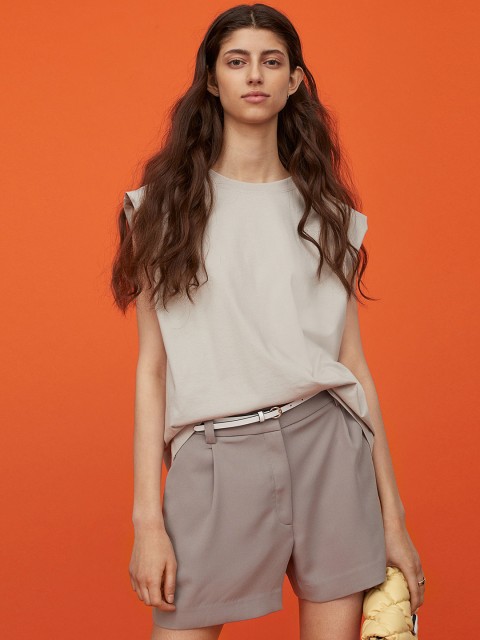 

H&M Women Beige Solid Pleat-Detail Shorts