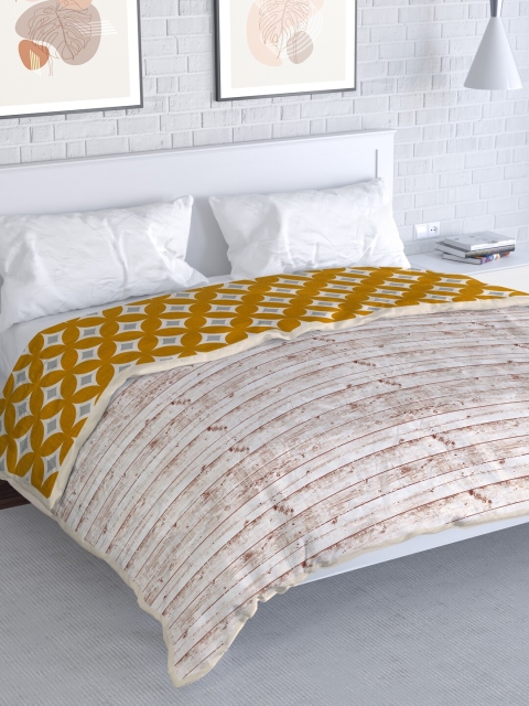 

MAYFAIR HOMES LONDON Beige & Mustard Geometric Mild Winter 210 GSM Double Bed Dohar