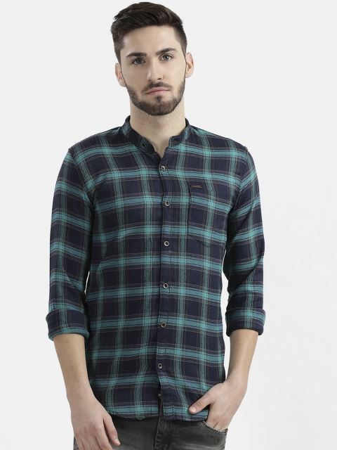 

V2 Value & Variety Men Green & Navy Blue Checked Casual Shirt