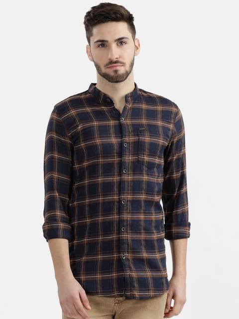 

V2 Value & Variety Men Brown & Navy Blue Checked Casual Shirt
