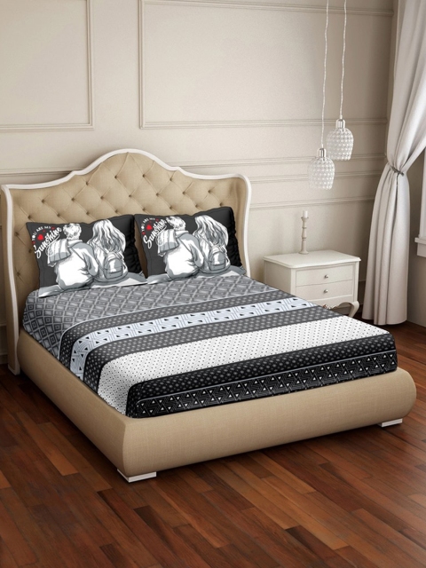 

BELLA CASA Black & White Geometric 250 TC Cotton King Bedsheet with 2 Pillow Covers
