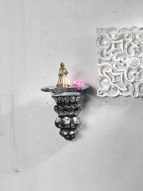 

Amoliconcepts Black & Silver-Toned Carved Wooden Corbel