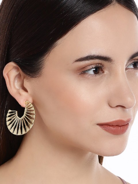 

OOMPH Gold-Toned Crescent Shaped Filigree Half Hoop Earrings