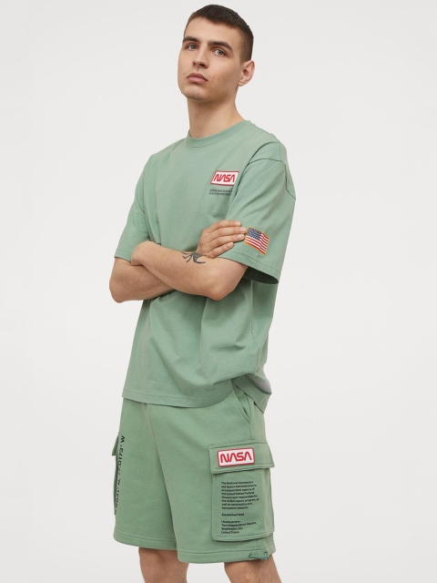 

H&M Men Green Printed Sweatshirt Shorts