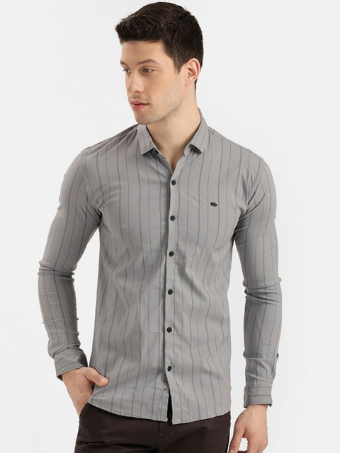 

V2 Value & Variety Men Grey Slim Fit Striped Casual Shirt