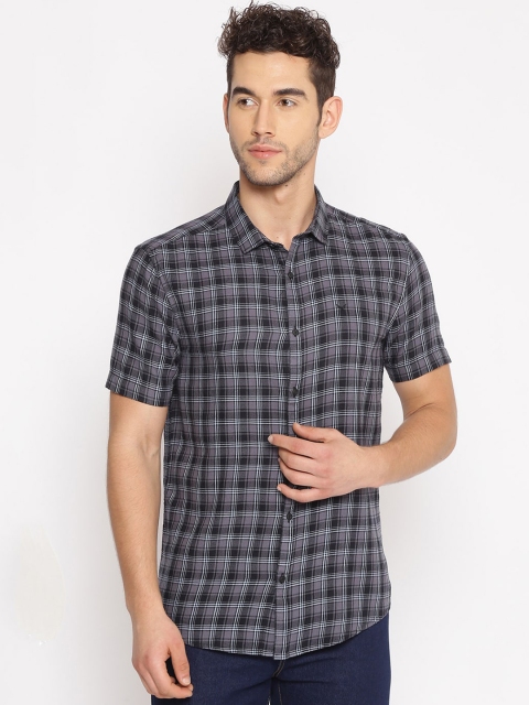 

SHOWOFF Men Grey Comfort Slim Fit Checked Casual Shirt