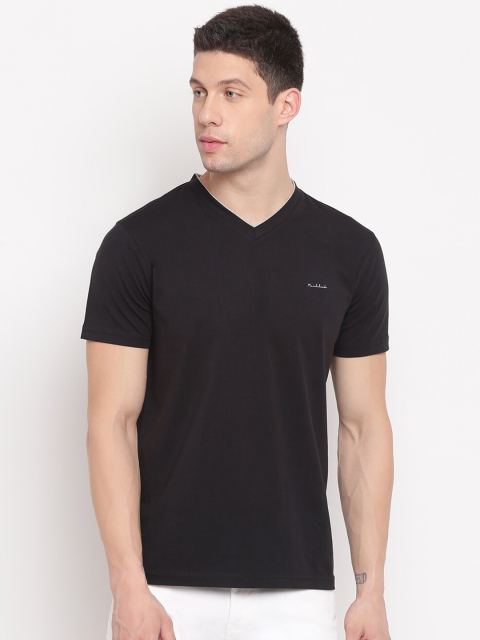 

Richlook Men Black V-Neck T-shirt
