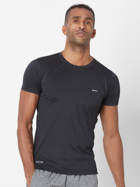 

Black Panther Men Black Applique Slim Fit T-shirt