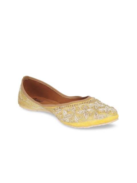 

The Desi Dulhan Women Yellow Embellished Ethnic Mojaris Flats