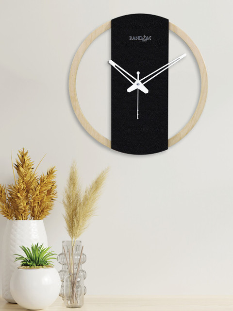 

RANDOM Black & Cream-Coloured Colourblocked Contemporary 24.1 Cm Wall Clock