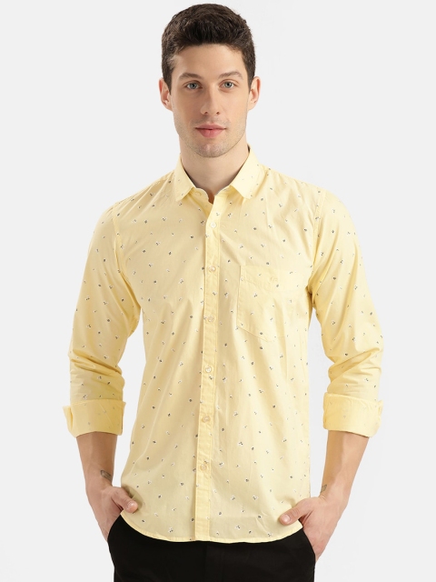 

V2 Value & Variety Men Yellow Ditsy Floral Printed Casual Shirt