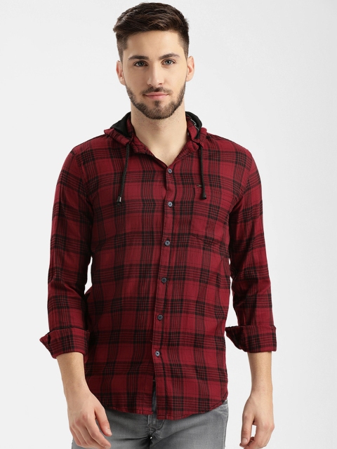 

V2 Value & Variety Men Maroon Tartan Checks Checked Casual Shirt