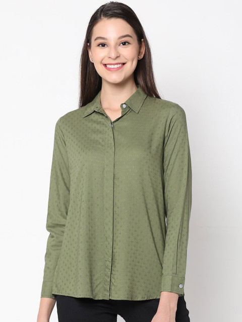 

CINNAMON CLOSET Women Green Linen Shirt Style Top