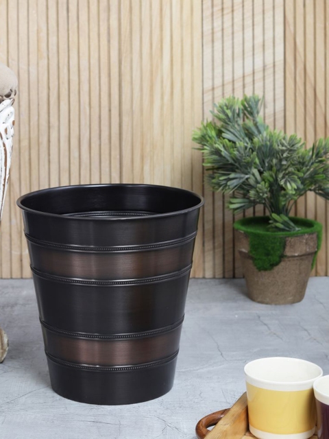 

The Decor Mart Brown Striped Metal Bin
